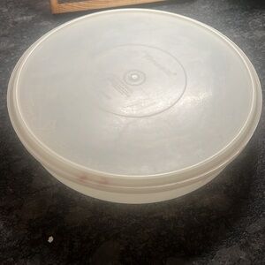 Vintage Tupperware pie keeper. Light wear except for marker markings on it